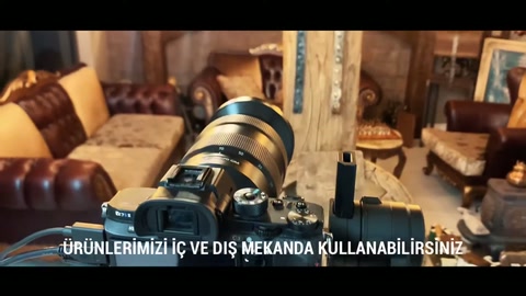 Round wheels and long beams are arranged in front of filming equipment.