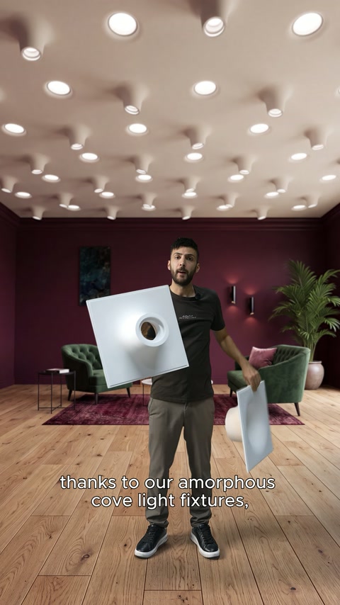 Il presentatore espone un pannello di illuminazione circolare bianco con centro ricurvo interno