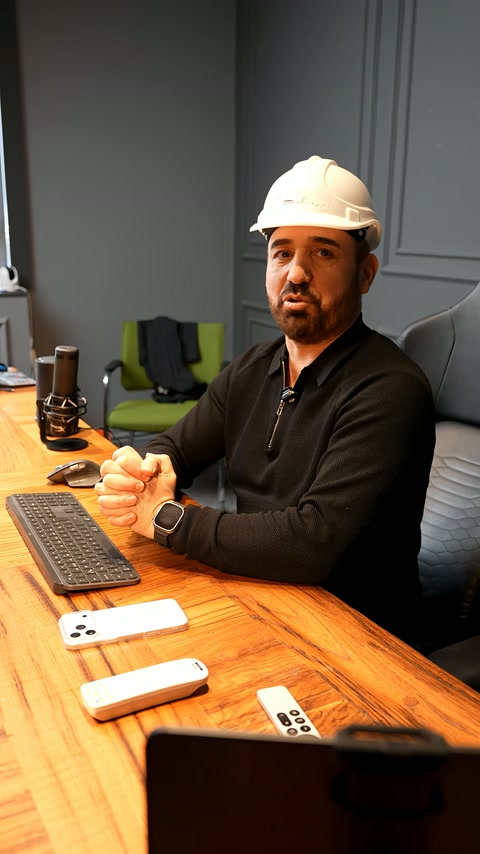 An expert in a beret transfers the design process by pointing to the work on screen.
