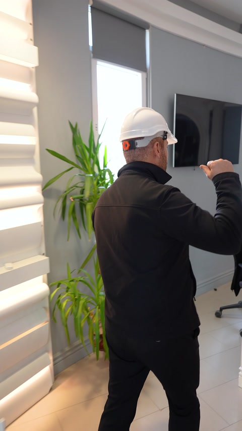 Processo di Produzione di un Profilo in Poliuretano con LED Nascosto