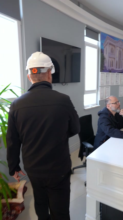 Video, gizli LED profilinin tasarımdan üretime uzanan aşamalarını gösteriyor