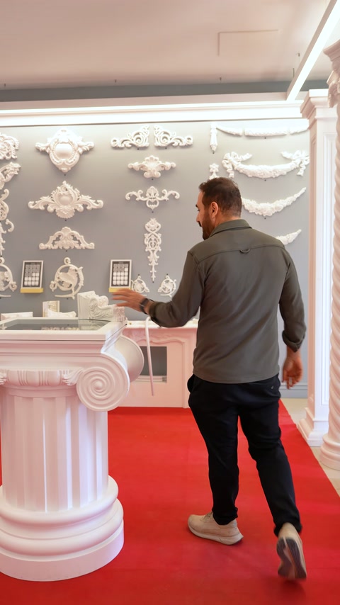 Server advances toward a display area furnished with decorative polyurethane products