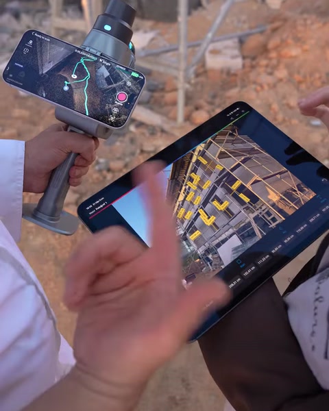 Lo scanner e il tablet mostrano insieme i dati acquisiti dell'edificio