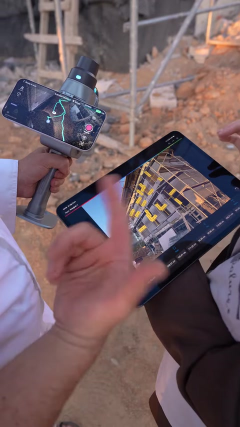 Lo scanner e il tablet mostrano insieme i dati acquisiti dell'edificio