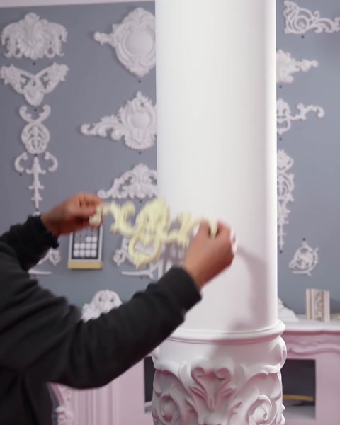 Ivory flexible ornament positioned on the round column surface