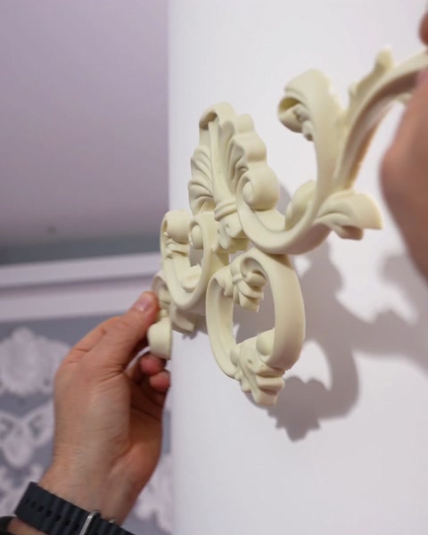 Close-up of the scrolled arm following the rounded column profile