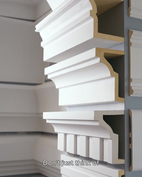 Sezioni di cornicione a gradini che mostrano design di angoli e transizioni.