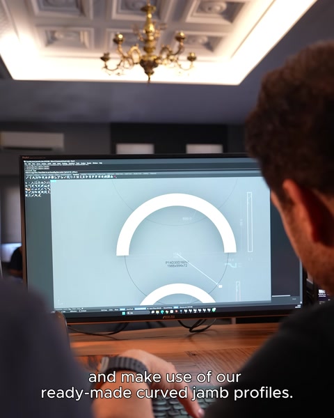 Lavoro di design digitale per profilo ad arco visualizzato sullo schermo del computer.