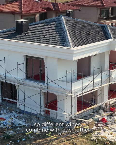 General construction view of the villa with its roof and scaffolding