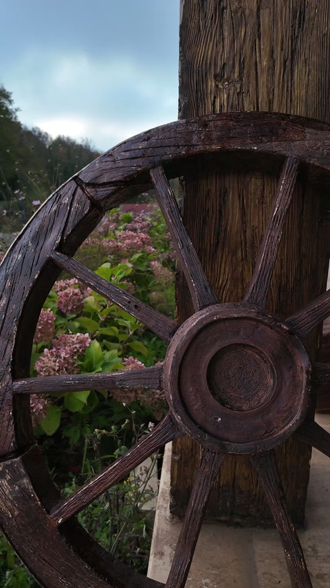 Wood-Look Brackets and Decorative Beams at Polure Başiskele Aytepe