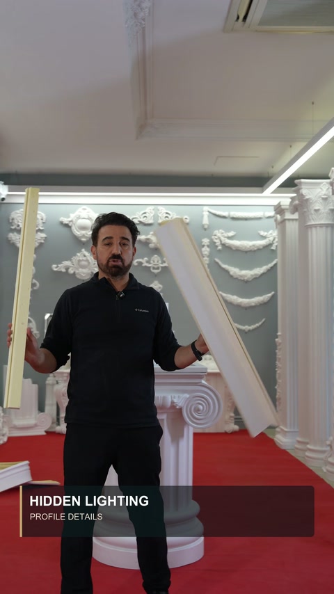 Nel showroom sono esposti campioni di profili diritti e curvi