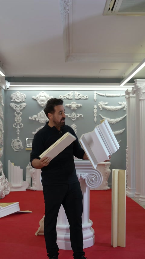 I bordi stratificati del profilo rivelano il design monoblocco dell’illuminazione nascosta