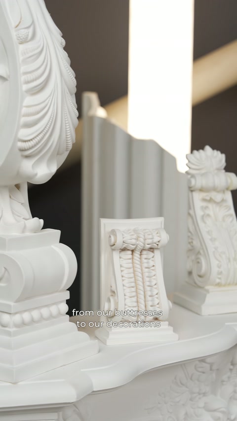 Brackets, profiles, and small embossed elements are displayed in the showroom.