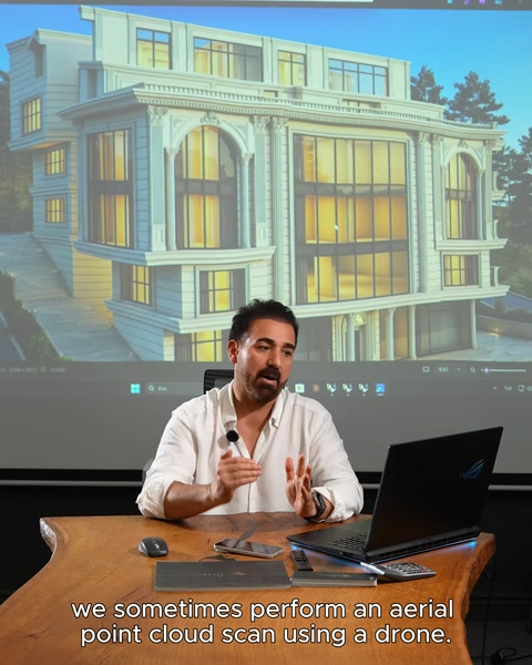 Immagine renderizzata notturna dell'edificio completato visualizzata sullo schermo