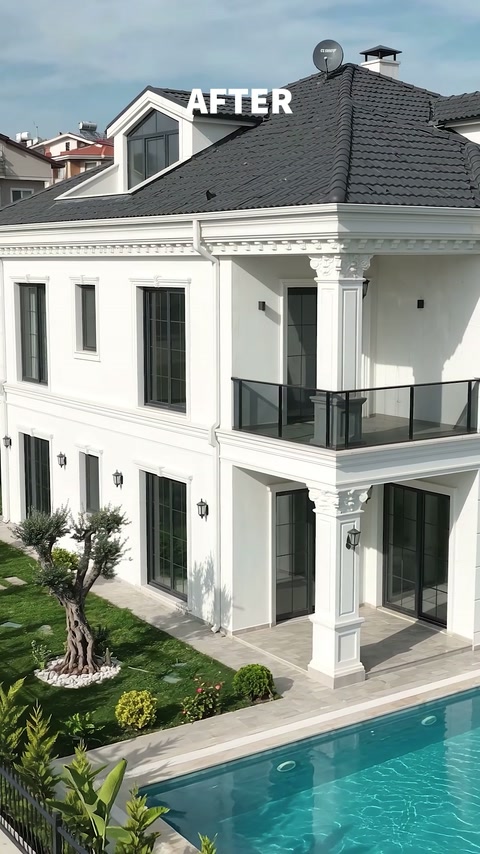 Angolo villa a bordo piscina articolato con pilastri e modanature orizzontali