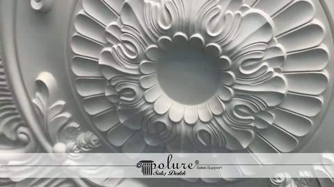 Oval merkezli çiçek motifi çok katmanlı yapraklarla çevreleniyor