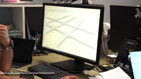 Il progetto tecnico di un giunto a incrocio tra modanature viene preparato in ambiente digitale