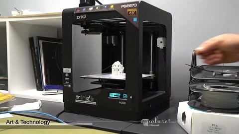 Three-dimensional printer shapes white decorative piece in successive layers