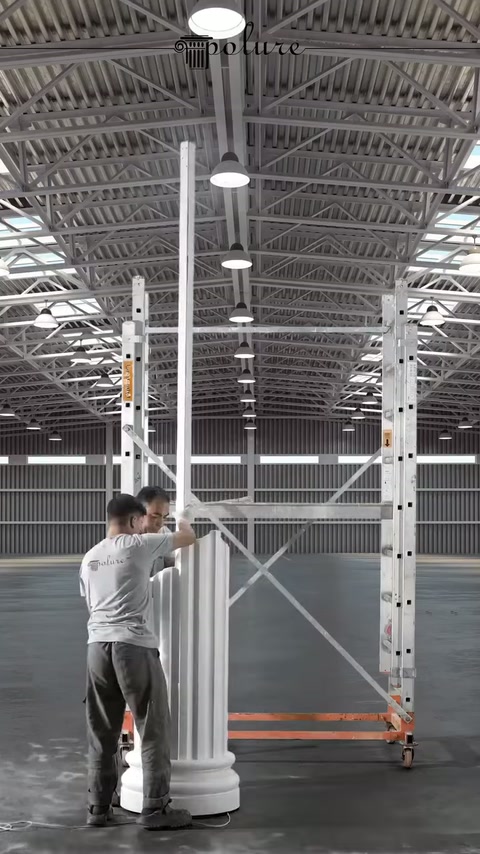 L'elemento centrale verticale viene allineato sullo stesso asse della base scanalata esterna.