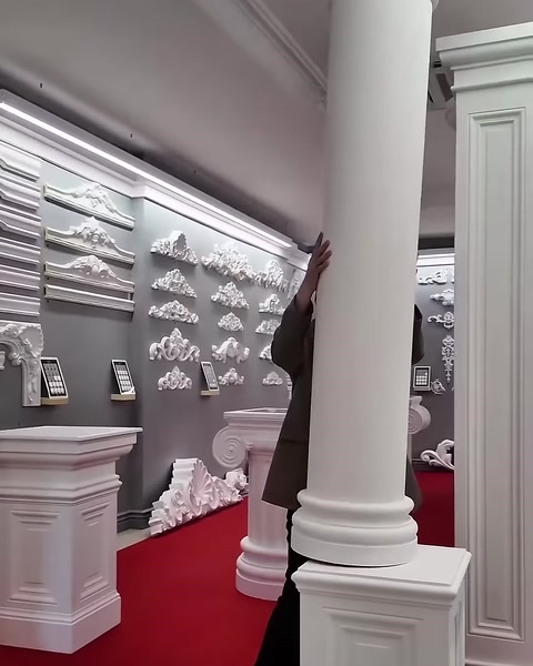 The wide shaft and base of a smooth round column are displayed