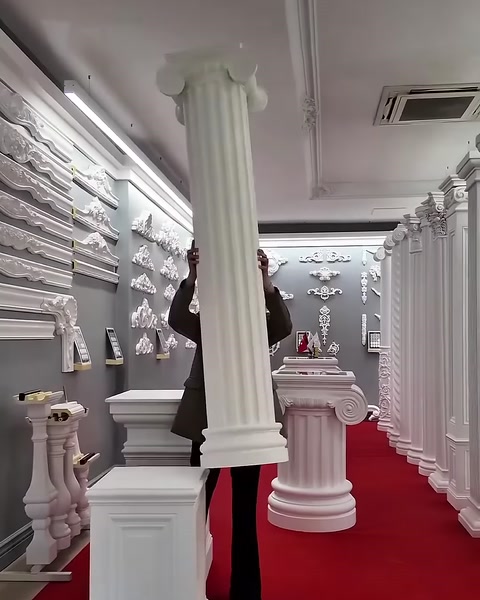 A fluted column model is displayed together with its square base