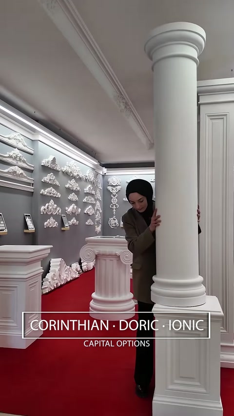 Smooth round column displayed beside decorative capital and pilaster models.