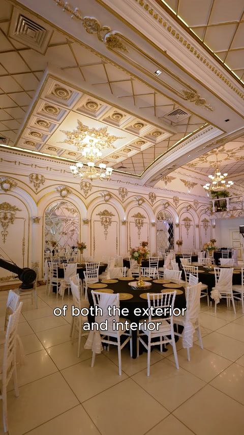 Domed ceiling with radial gold cornice and rosette medallions