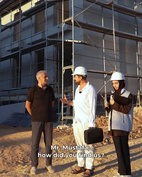 Il team consulta il cliente presso il cantiere prima della misurazione