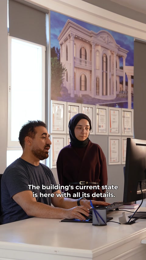 Il cliente e il team di progettazione analizzano insieme il modello digitale dell’edificio