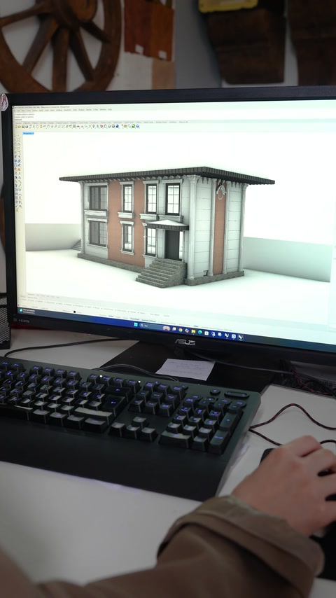 Il progetto della facciata esterna con cornici preparato per la villa viene presentato sullo schermo