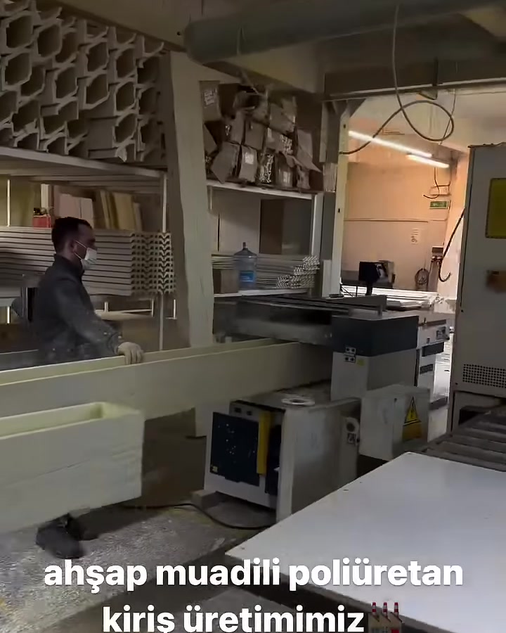 Produzione di Travi in Poliuretano: Modelli con Texture Legno, Travetti e Tronchi