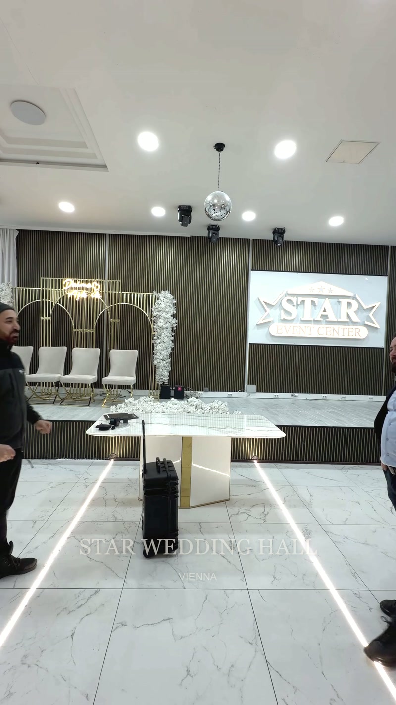 Wedding Hall Design with Polyurethane Medallions, Cornices and Columns