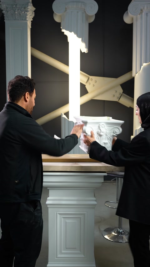 Dopo la prova, la superficie del capitello viene controllata a mano