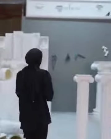Nel laboratorio sono esposti insieme diversi modelli di colonne decorative di varie altezze