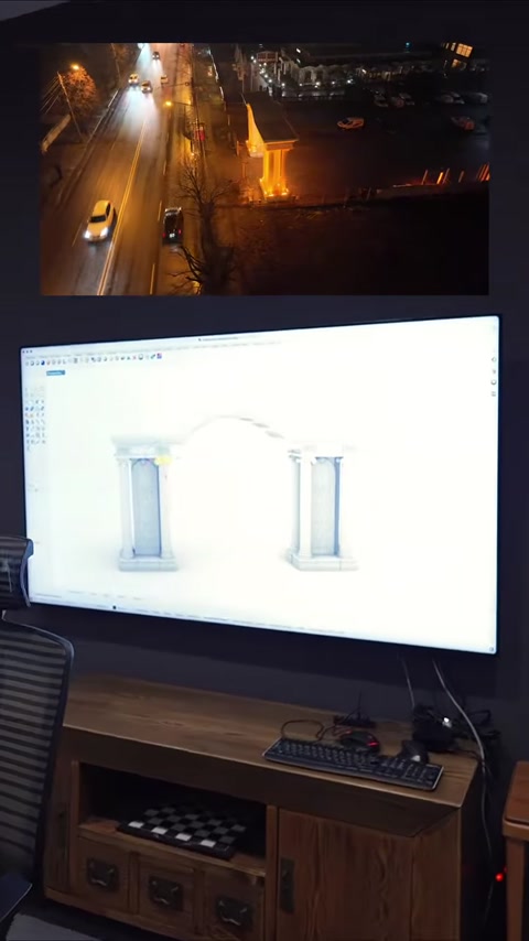 Sullo schermo sono mostrati i disegni tecnici di due diversi modelli di colonne decorative.
