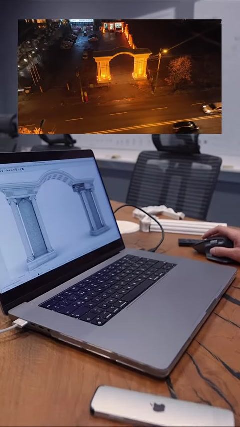Kemerli giriş tasarımının sütun ve üst süsleme detayları modelleniyor.