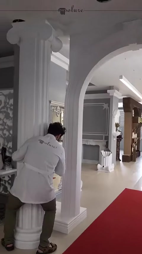 Inspection of the joint area of the column section at the edge of the arch