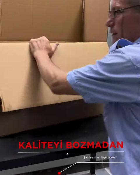 Koruyucu kutunun üst kapakları sevkiyat öncesinde kapatılıyor