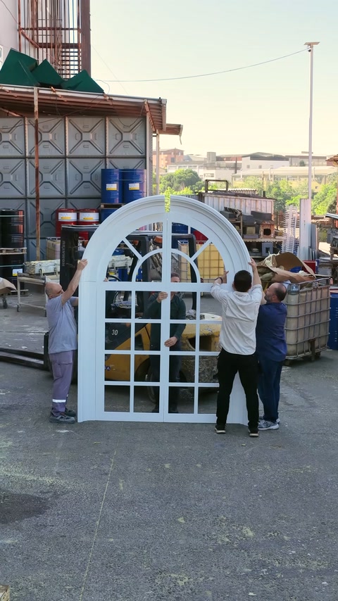 White outer surround arch aligned around window frame