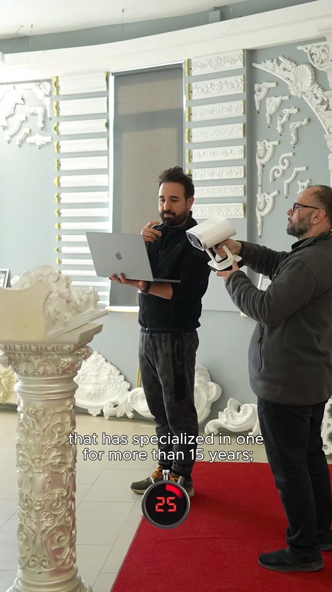 I dettagli architettonici vengono acquisiti digitalmente con uno scanner portatile