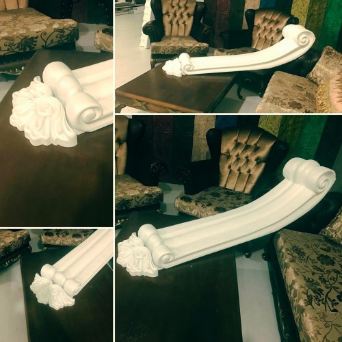 A buttress is an element used in decoration and is often used to provide structural support, create a visual accent, or add an aesthetic detail. Buttresses are usually located next to walls, ceilings, columns or other structural elements.