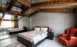 Modern Rustic Villa Bedroom with Polyurethane Wooden Beams and Mirrored Ceiling Rustic Beams with Modern DetailingThe bedroom design merges rustic character with modern sophistication by incorporating polyureth